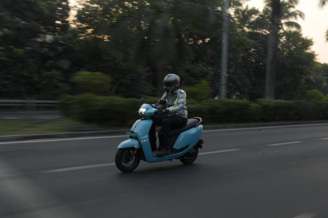 Front Right Three Quarter Image - 21084