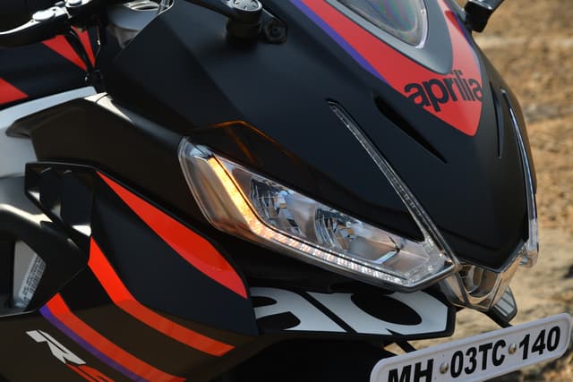Headlight Image - 21047