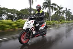 Aprilia Sr 175 Front Left Three Quarter