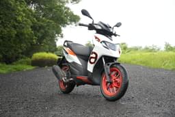 Aprilia Sr 175 Front Right Three Quarter