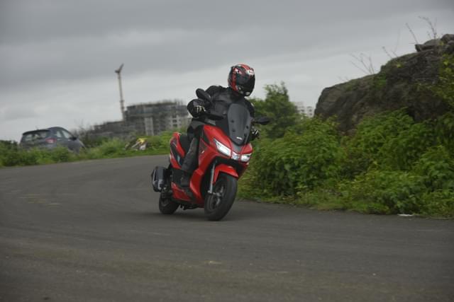 Front Right Three Quarter Image - 21676