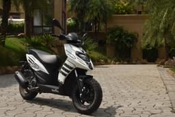 Aprilia Storm 125 Front Left Three Quarter