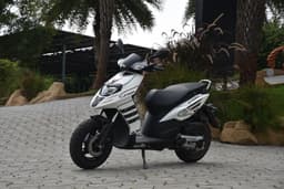 Aprilia Storm 125 Front Right Three Quarter