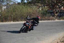 Aprilia Tuono 457 Color Black