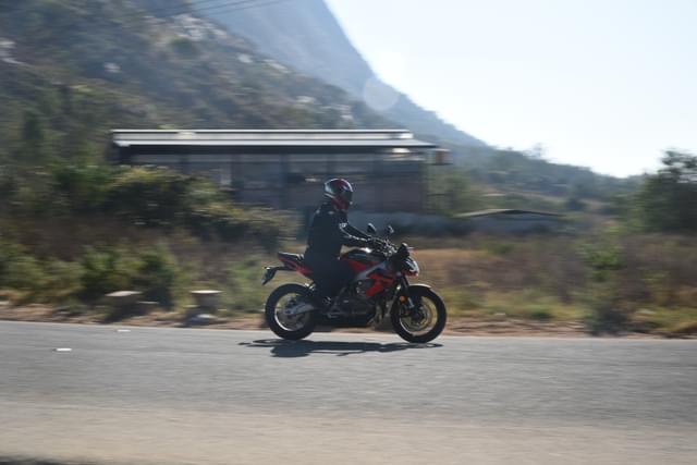 Front Right Three Quarter Image - 21144