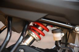Aprilia Tuono 457 Color Red
