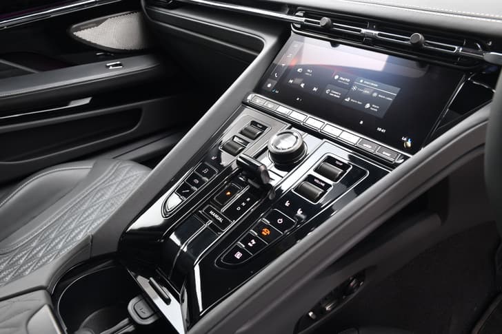 Aston Martin Db12 Dashboard