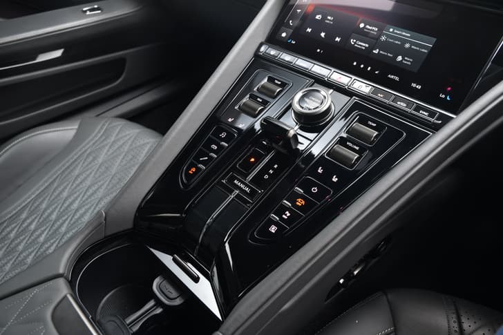 Aston Martin Db12 Infotainment System