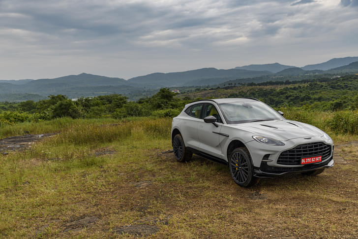 Aston Martin Dbx Front Right Three Quarter
