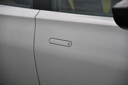 Aston Martin DBX Color White