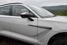 Aston Martin DBX Color White