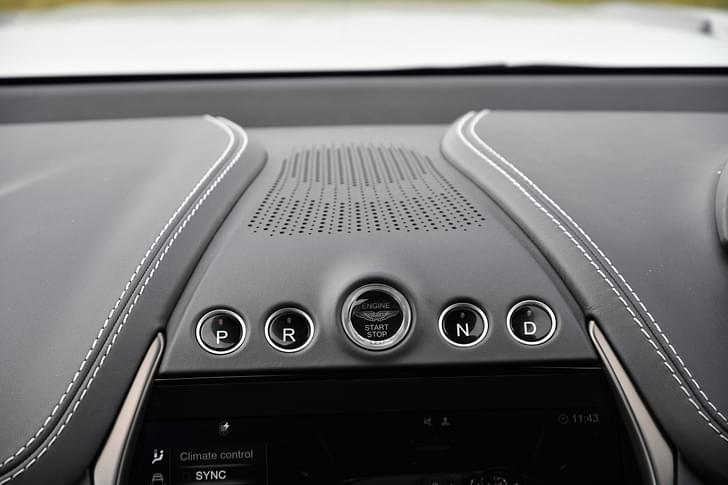Aston Martin Dbx Dashboard
