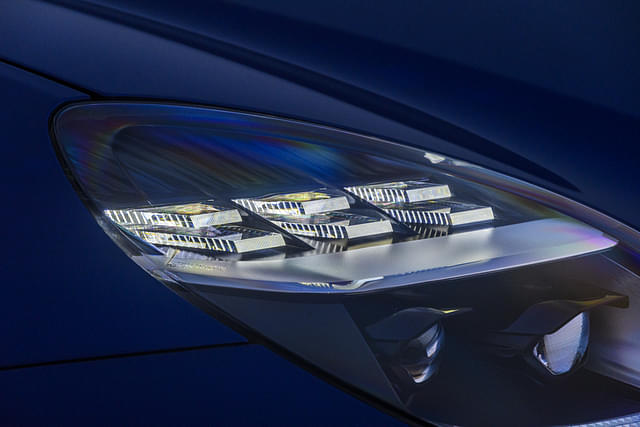 Headlight Image - 6860