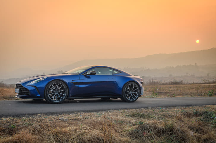 Aston Martin Vantage Front Right Three Quarter
