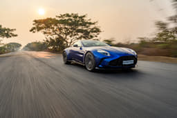 Aston Martin Vantage Front Right Three Quarter