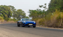 Aston Martin Vantage Front Right Three Quarter