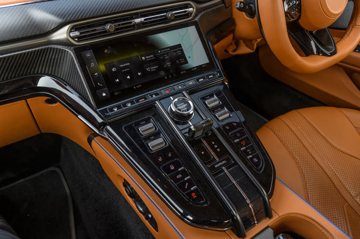 Aston Martin Vantage Dashboard
