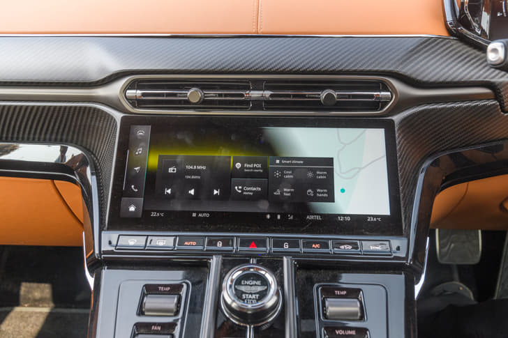 Aston Martin Vantage Dashboard