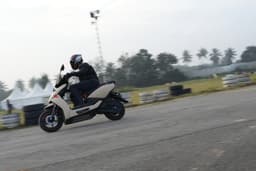 Ather 450 Front Right Three Quarter
