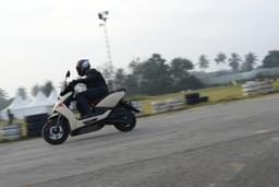 Ather 450 Front Right Three Quarter