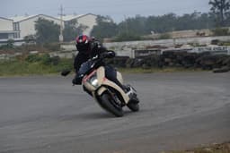 Ather 450 Front Left Three Quarter