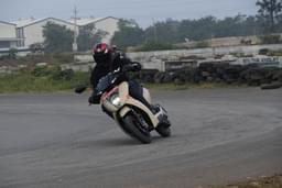 Ather 450 Front Left Three Quarter