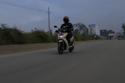 Ather 450 Front Right Three Quarter