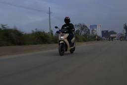 Ather 450 Front Right Three Quarter