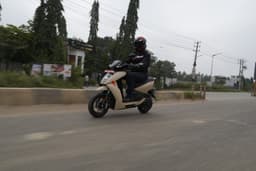 Ather 450 Front Right Three Quarter