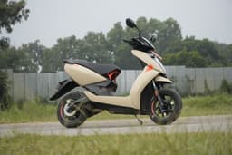 Ather 450 Front Right Three Quarter