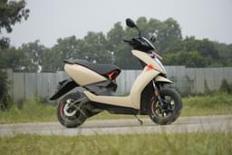 Ather 450 Front Right Three Quarter