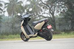 Ather 450 Front Right Three Quarter