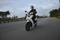Ather 450 Front Right Three Quarter