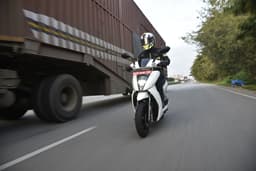 Ather 450 Front Right Three Quarter