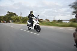 Ather 450 Front Right Three Quarter