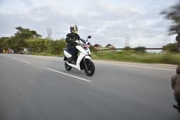 Ather 450 Front Right Three Quarter