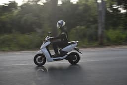 Ather 450 Front Right Three Quarter