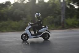 Ather 450 Front Right Three Quarter