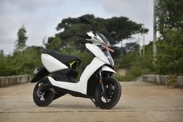 Ather 450 Front Left Three Quarter