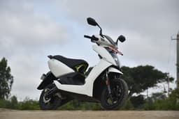 Ather 450 Front Right Three Quarter