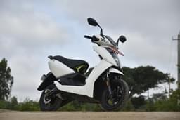Ather 450 Front Right Three Quarter