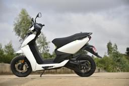 Ather 450 Front Right Three Quarter