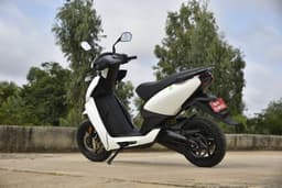 Ather 450 Front Right Three Quarter