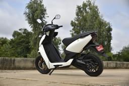 Ather 450 Front Right Three Quarter