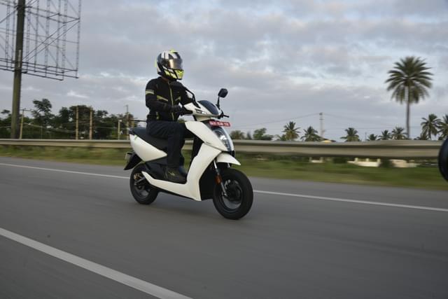 Front Left Three Quarter Image - 21254