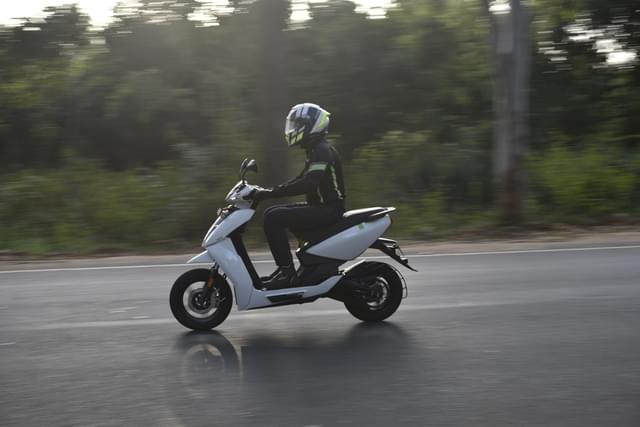 Front Right Three Quarter Image - 21265