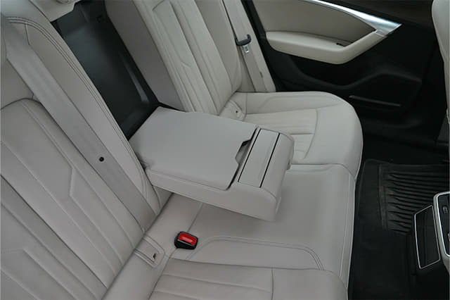 Second Row Seats Image - 34116