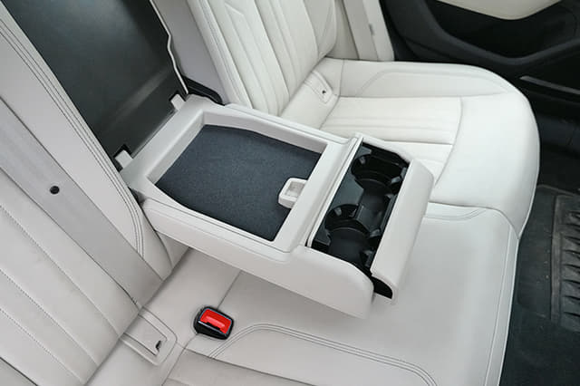 Rear Armrest Cup Holders