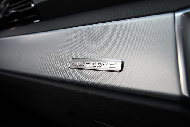 Glove Box Image - 3318