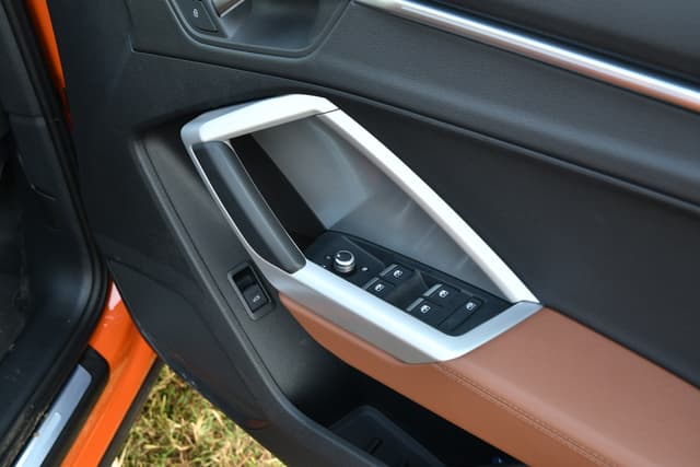 Door Controls Image - 3339